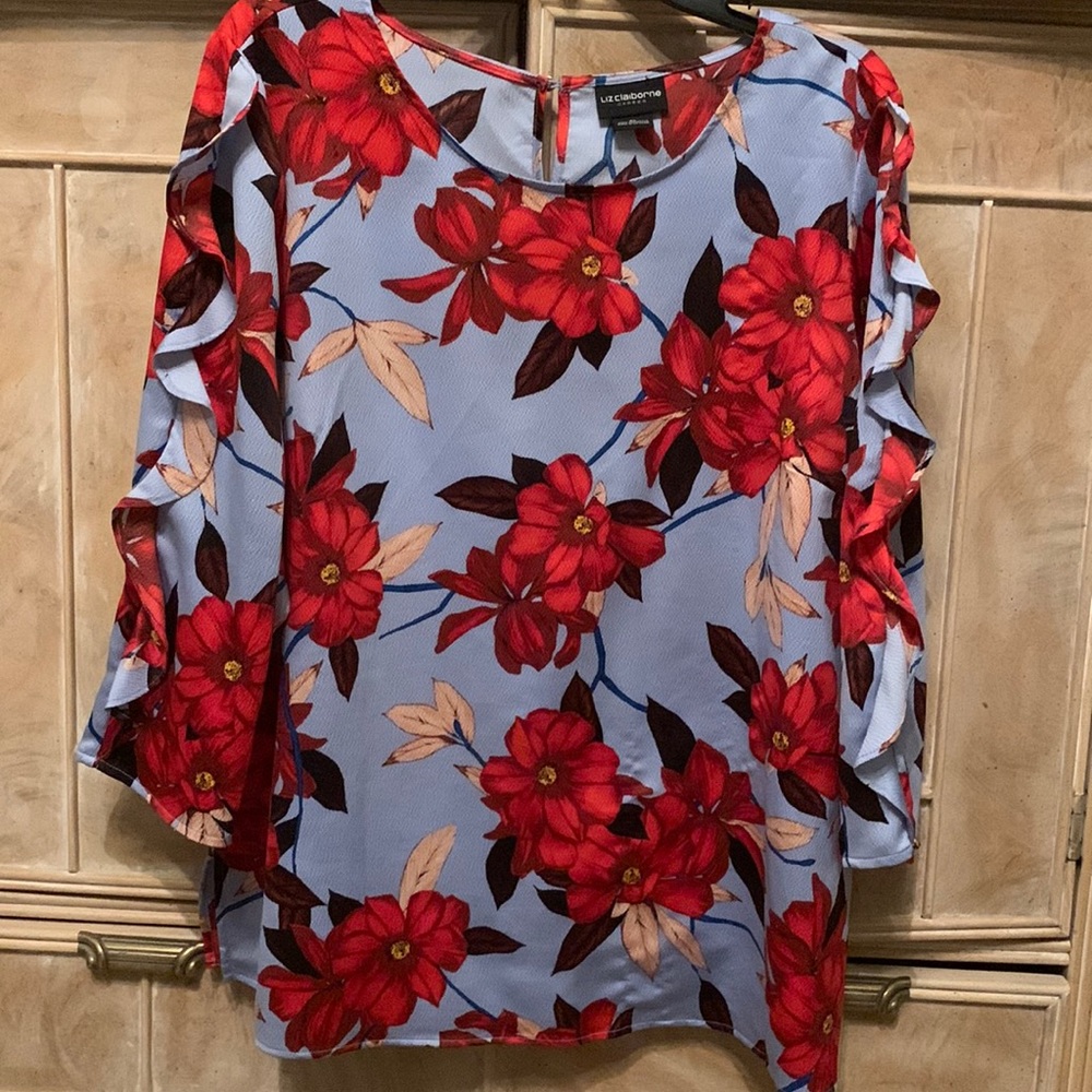 Liz Claiborne beautiful, colorful top. Smoke & pet free home